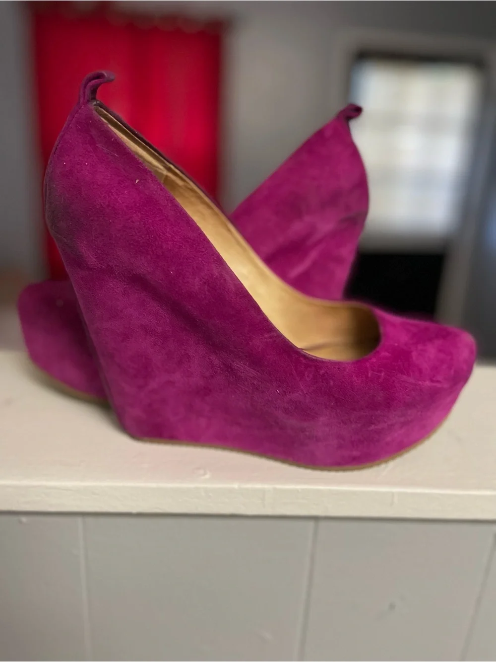 Women’s Suede Wedge Pumps in Magenta